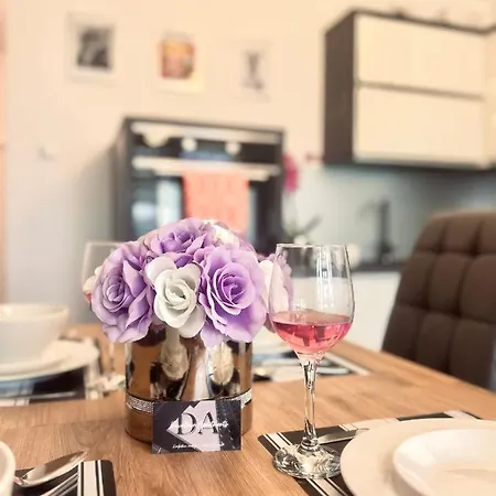 Downtownapartments Andy Air-conditioned, Underground Parking Available Apartment *
