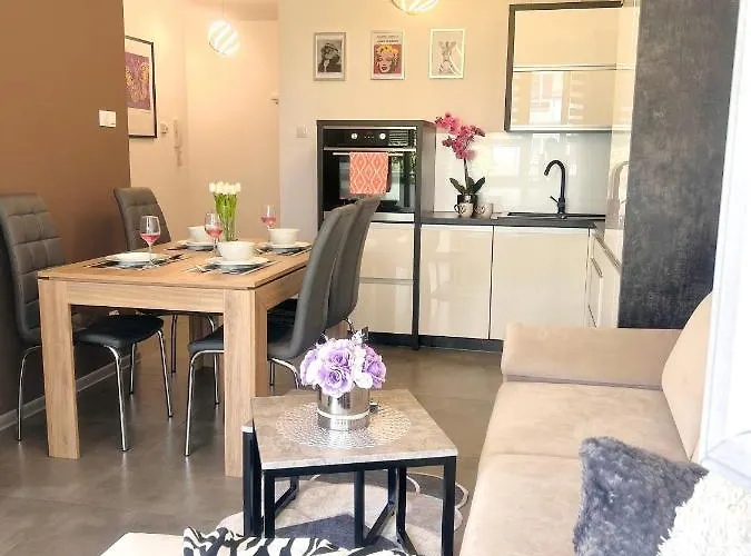 Апартаменти Downtownapartments Andy Air-conditioned, Underground Parking Available *